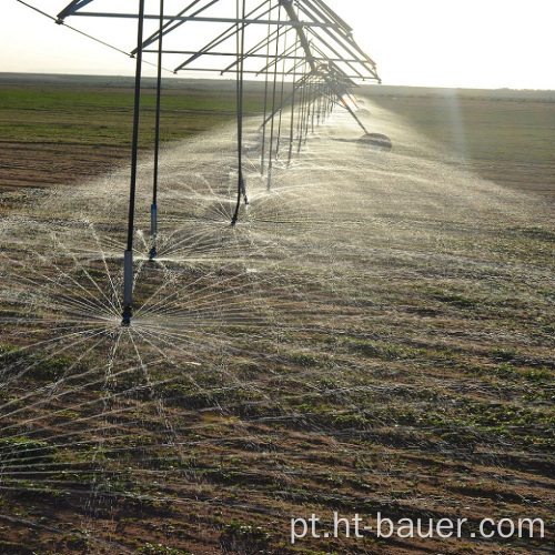 sistema de irrigação de pivô central da fazenda